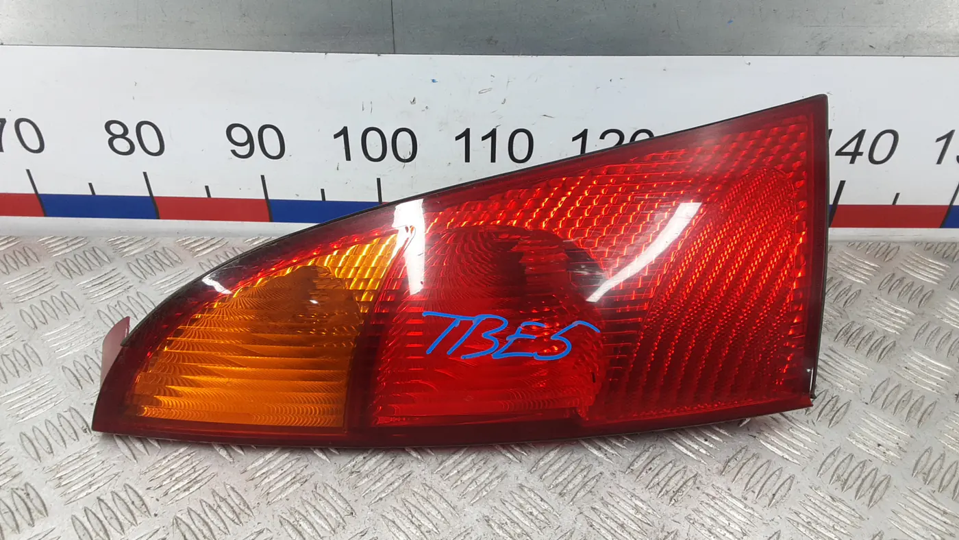 Фонарь задний левый к Ford Focus 2000
