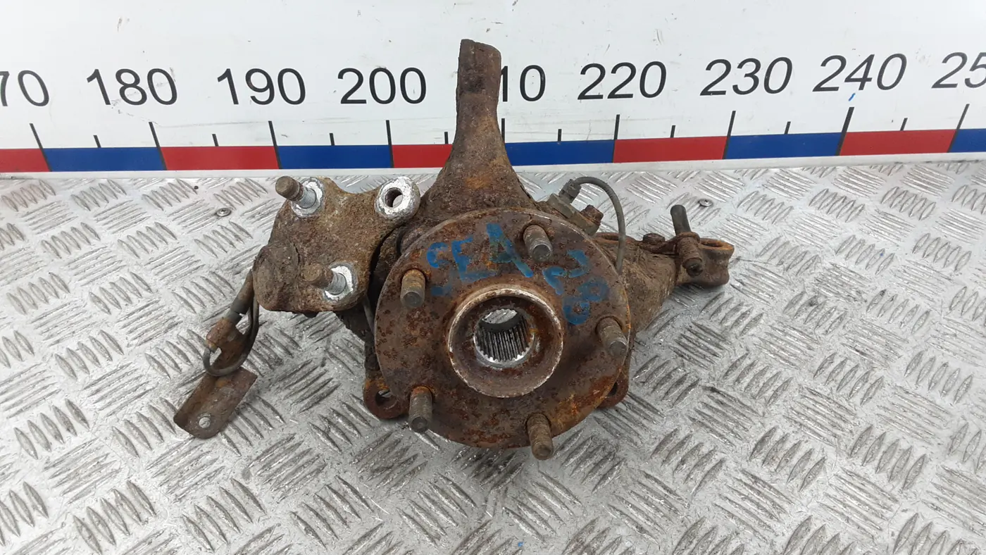 Кулак поворотный правый к Toyota RAV 4 2007