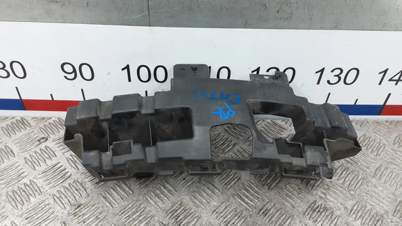 Кронштейн крепления бампера к Ford C-MAX 2005