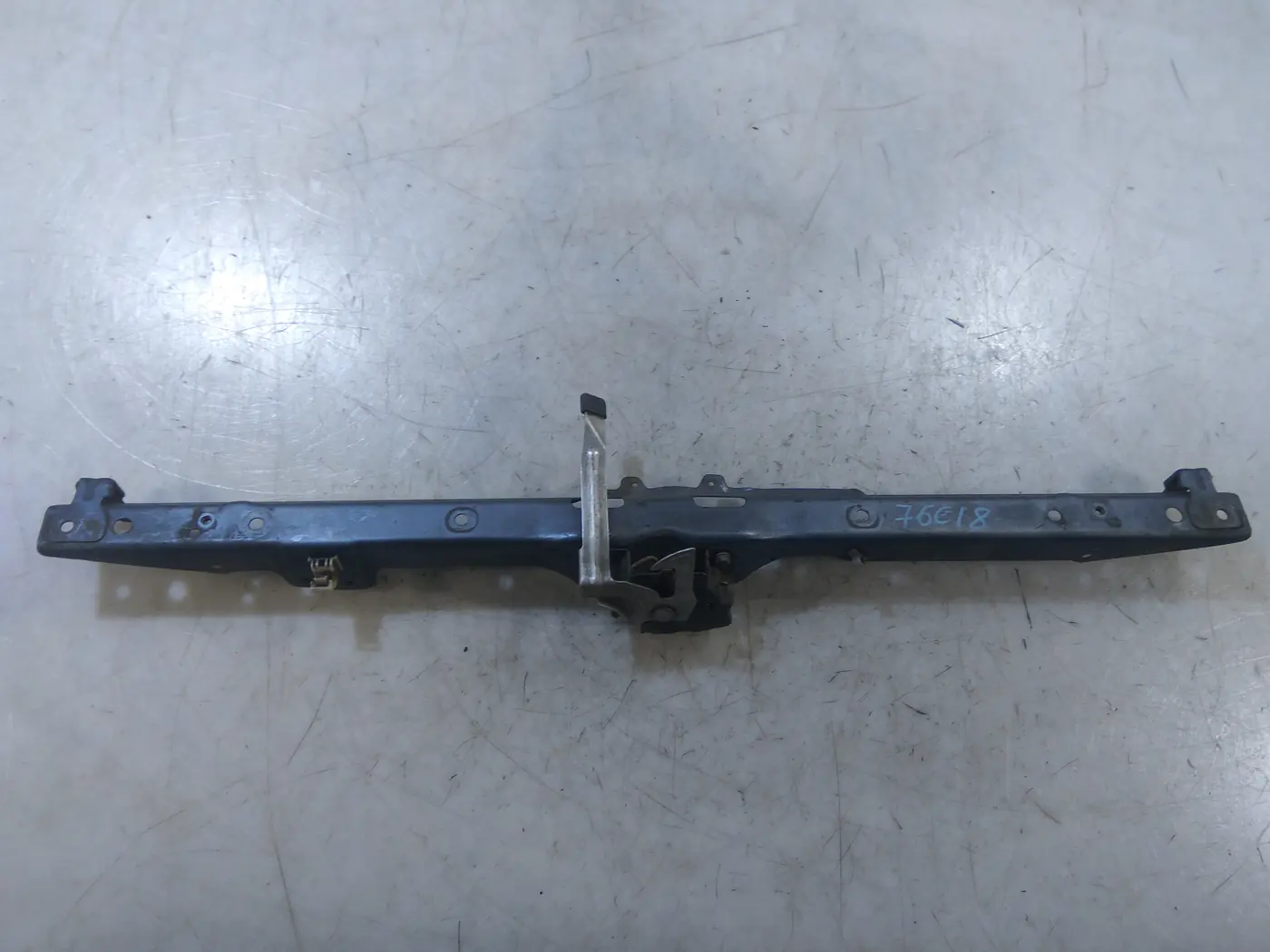 Рамка капота к Honda CR-V 2003