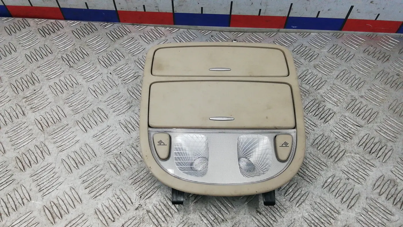 Плафон освещения салона к Hyundai Santa Fe 2007