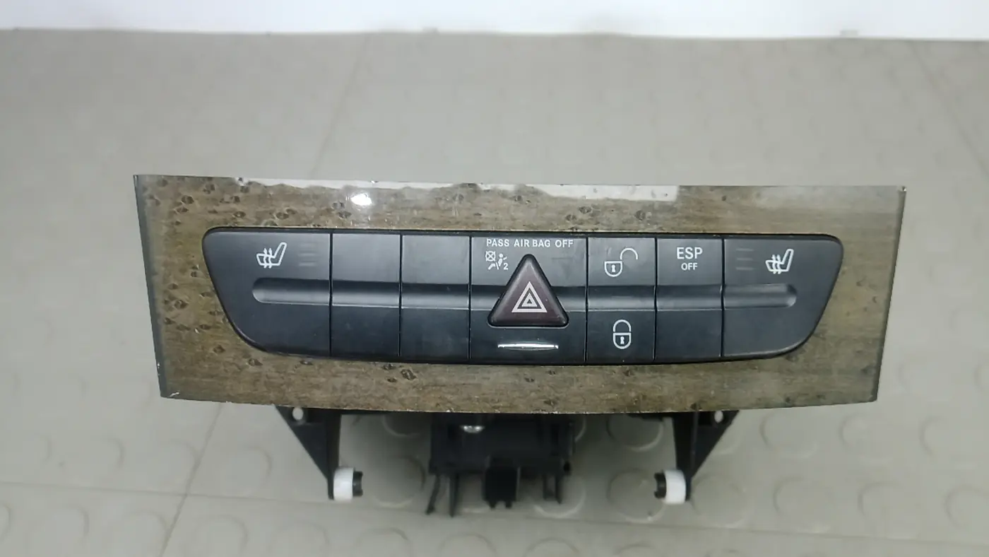 Кнопка  к Mercedes-Benz E-klasse 2007