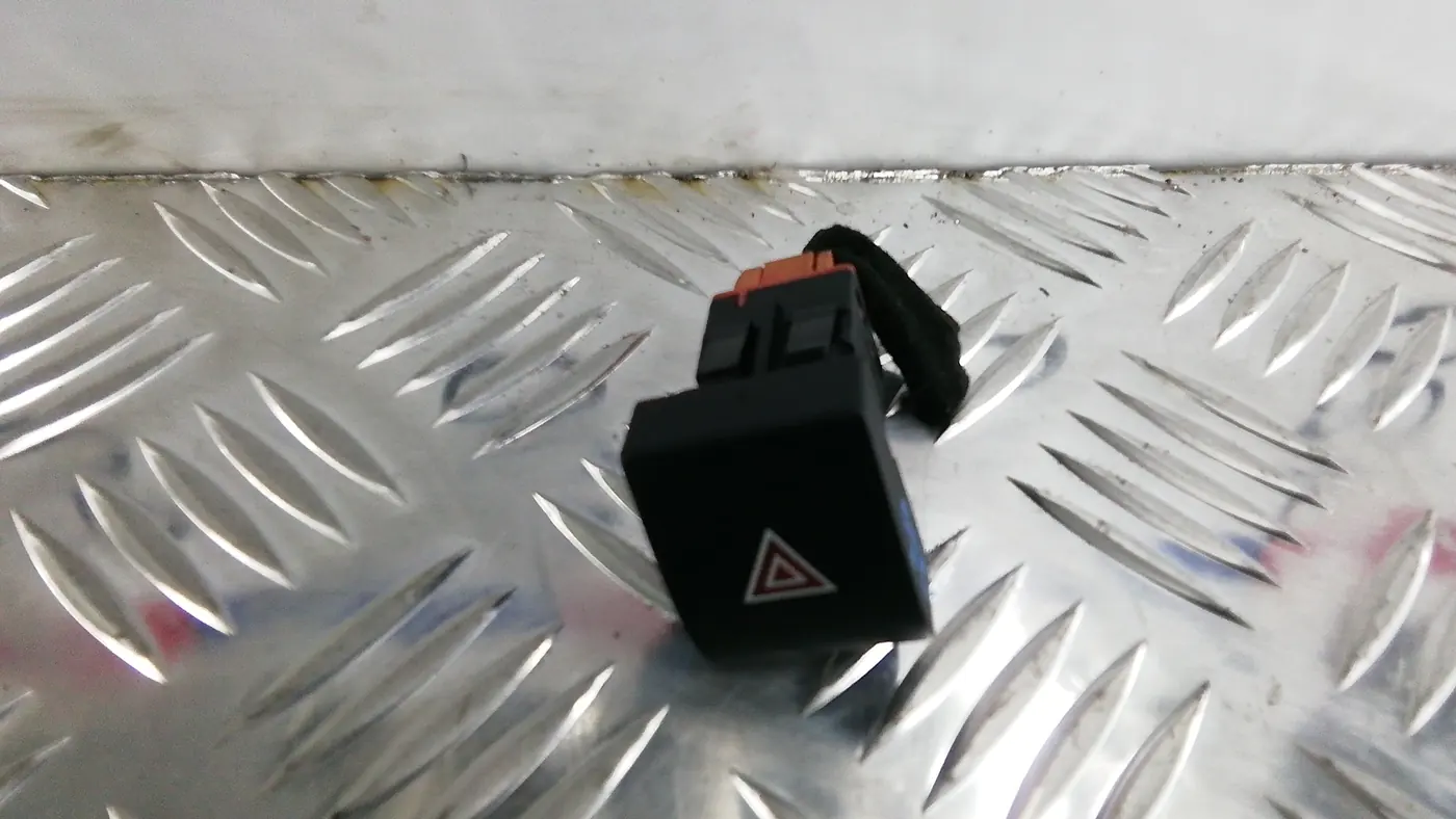 Кнопка  к Peugeot 3008 2010