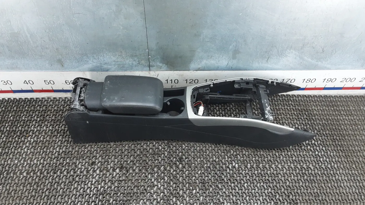 Подлокотник к Audi A5 2009