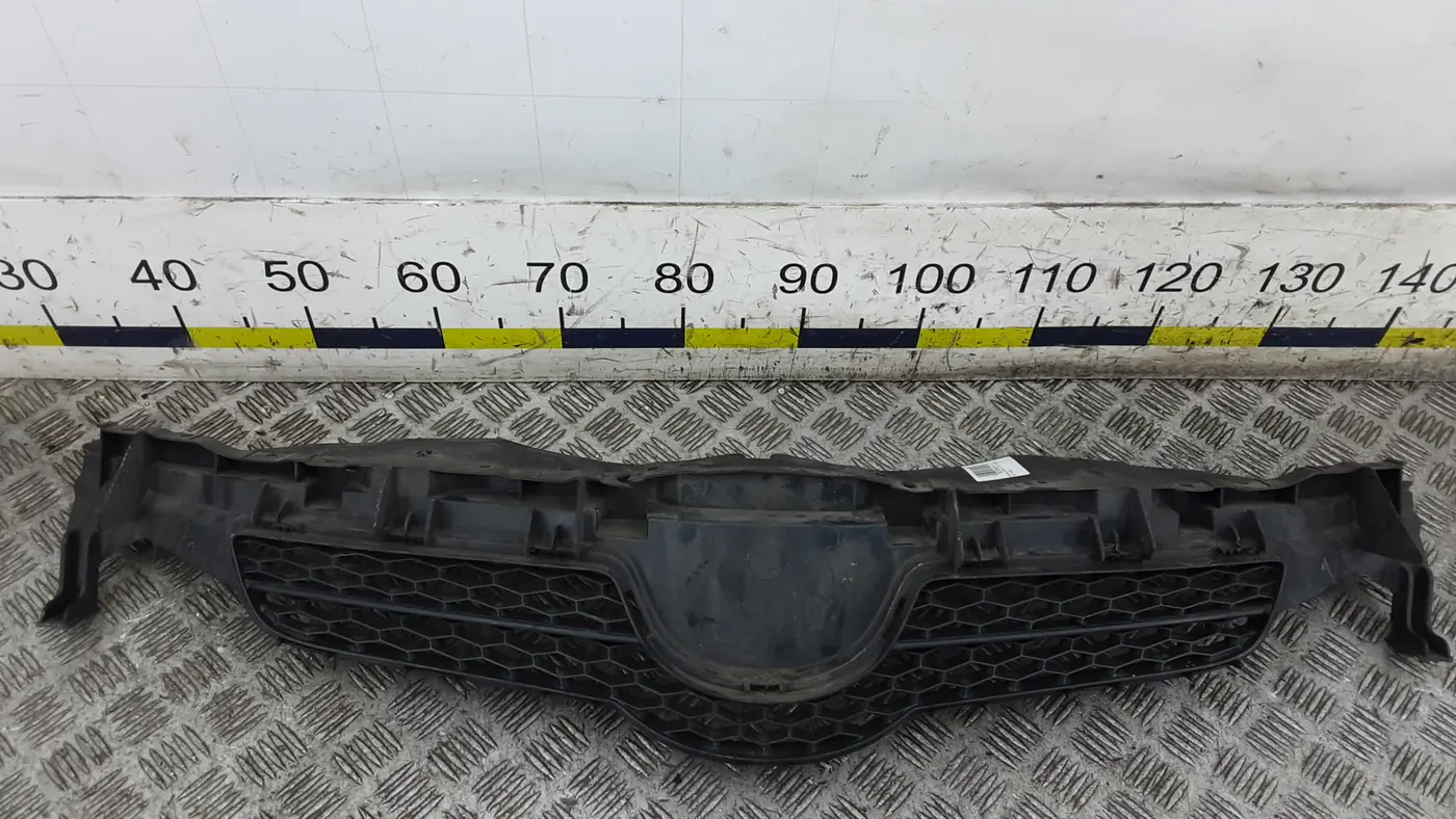 Решетка радиатора к Toyota Auris 2007