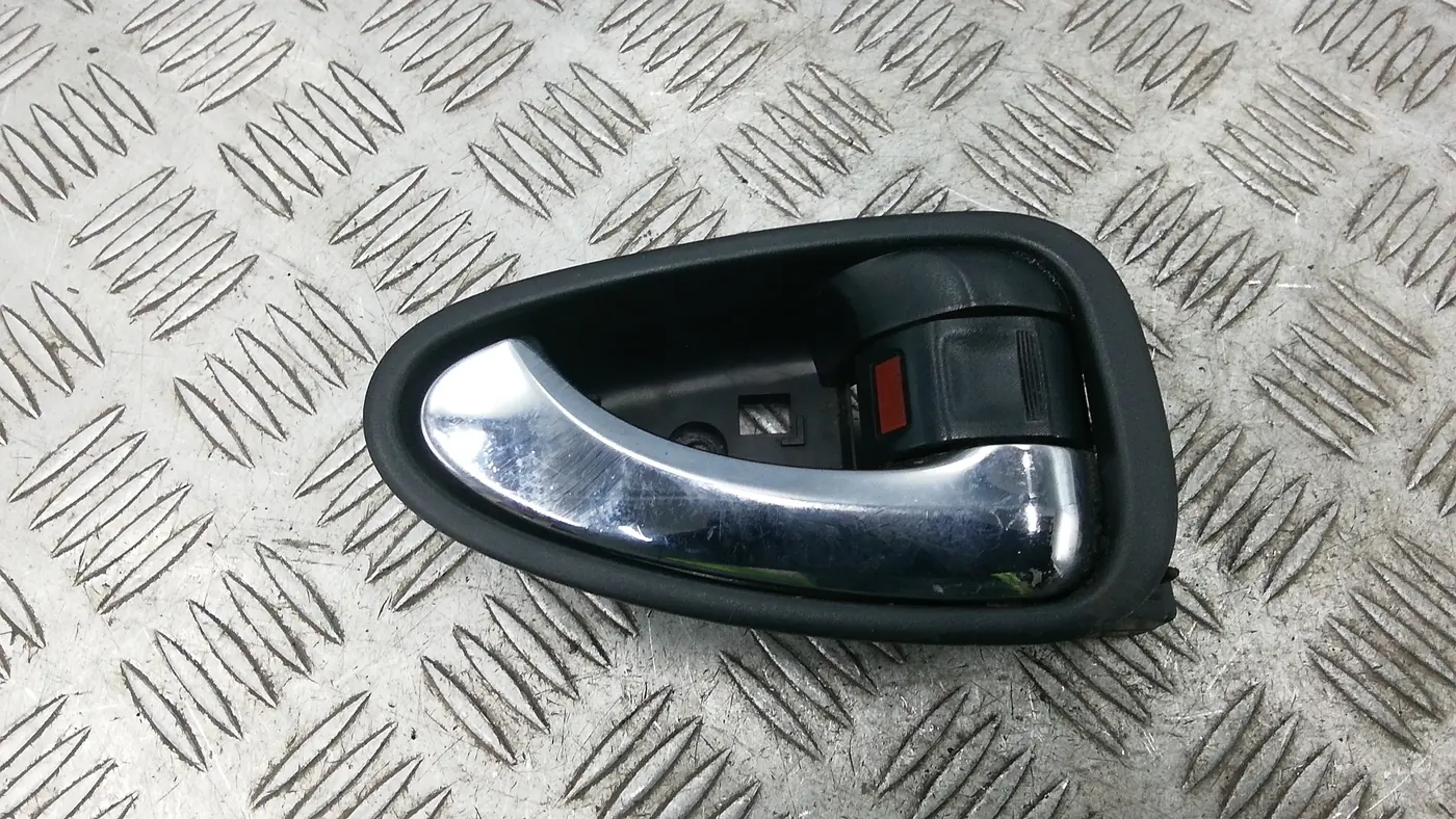 Ручка внутренняя передняя правая к Toyota Avensis 2010