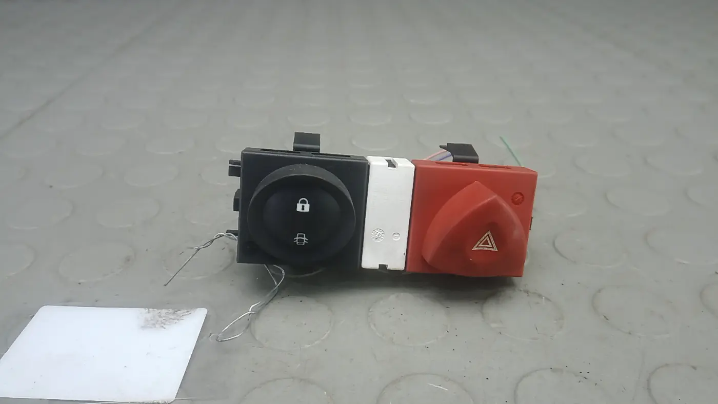 Кнопка  к Renault Megane 2008
