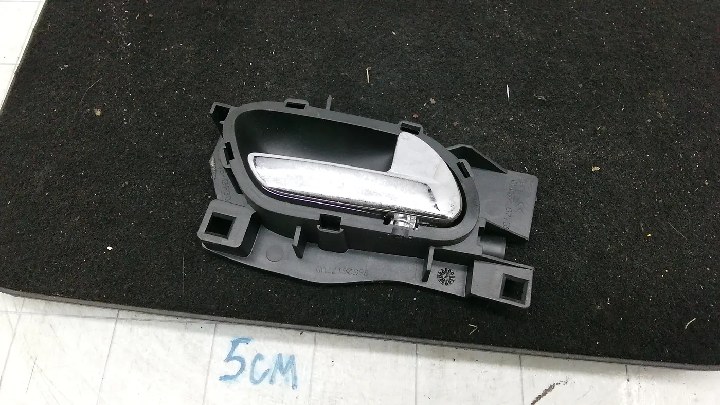 Ручка внутренняя передняя правая к Peugeot 407 2007