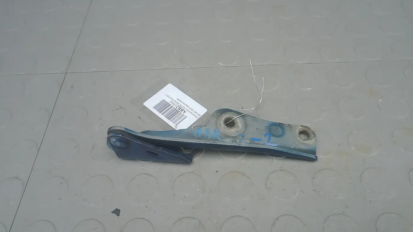 Петля капота к Mitsubishi Pajero 2004