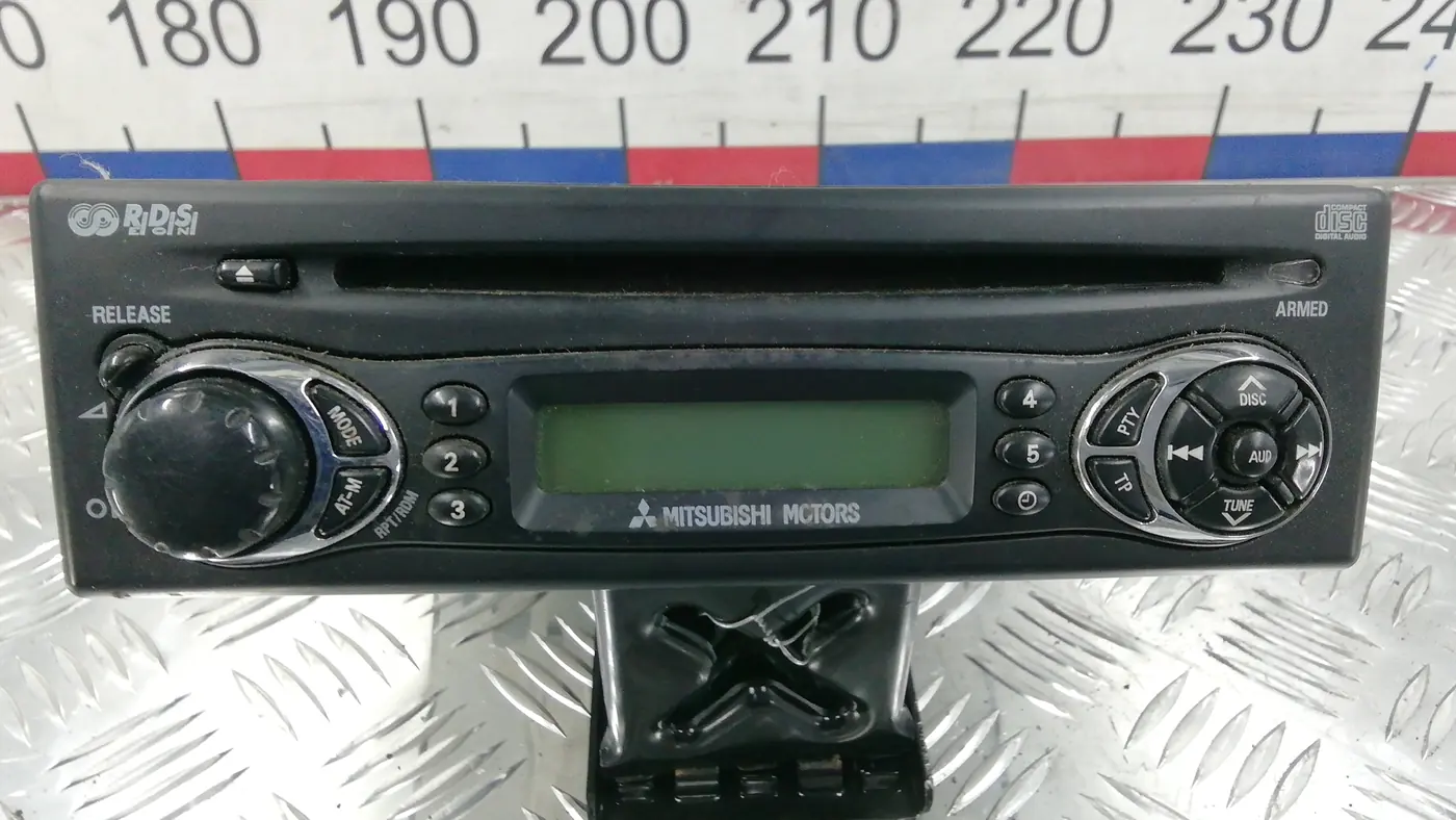 Магнитола к Mitsubishi Pajero 2005