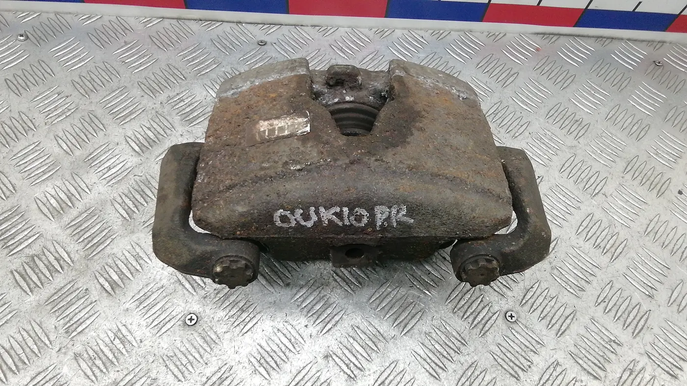 Скоба суппорта к Audi A5 2009