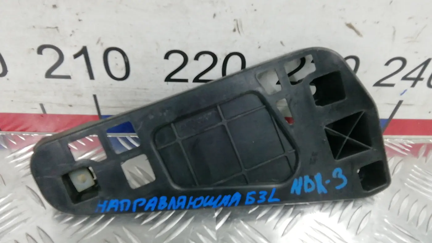 Кронштейн крепления бампера к Kia Ceed 2008