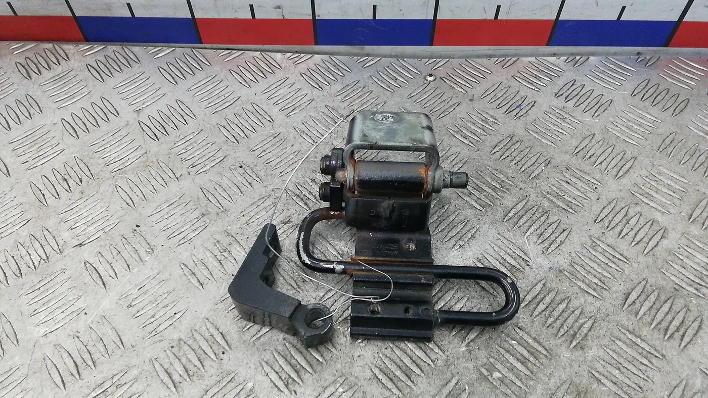 Петли к Audi A6 2006