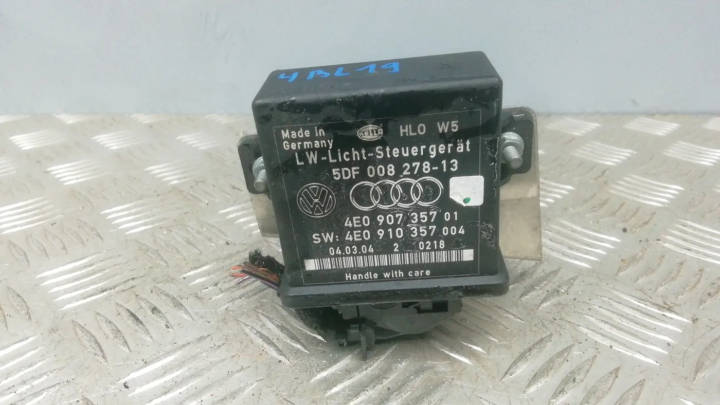Блок управления светом к Audi A8 2004