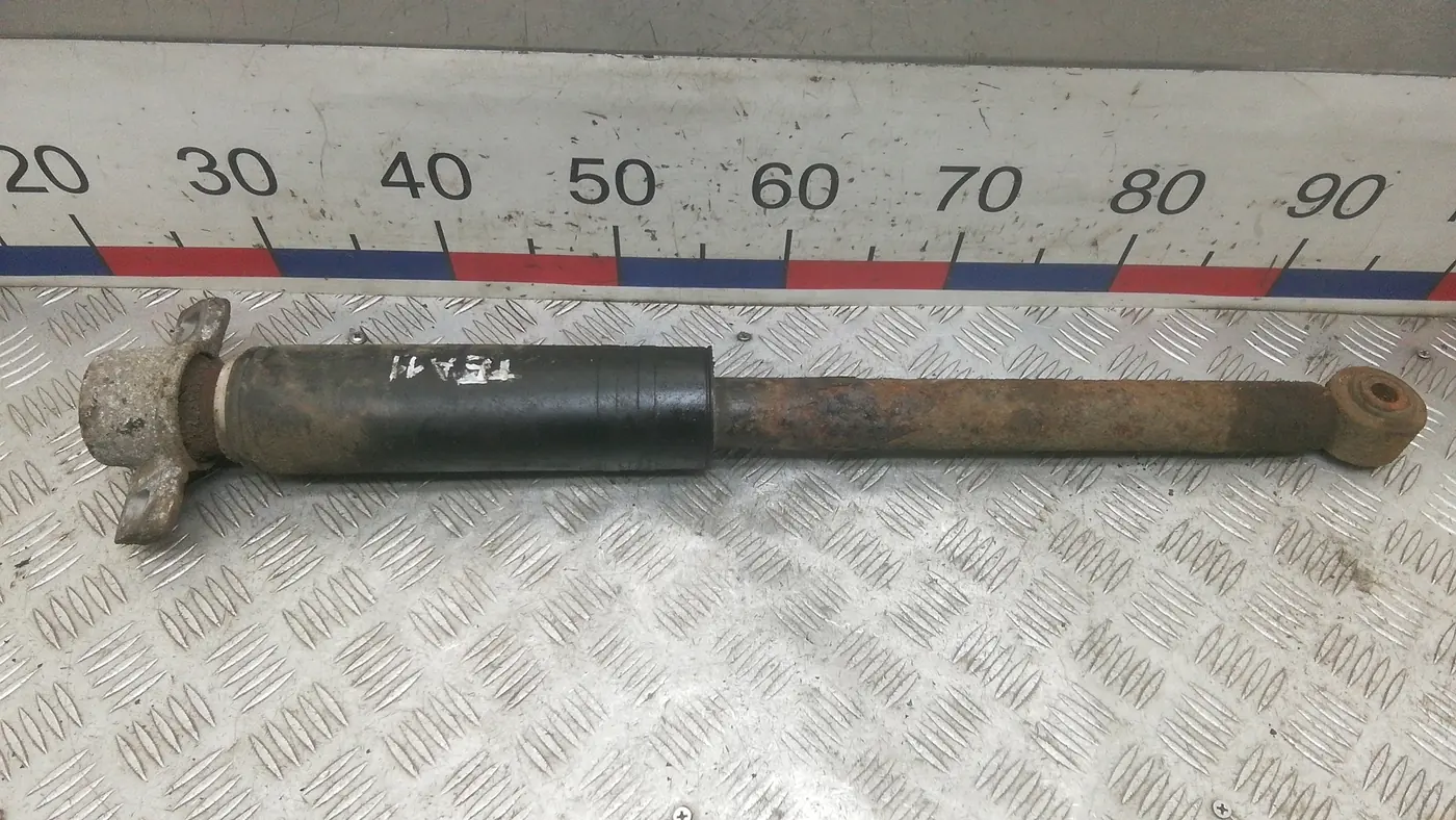 Амортизатор двери к Opel Astra 2010