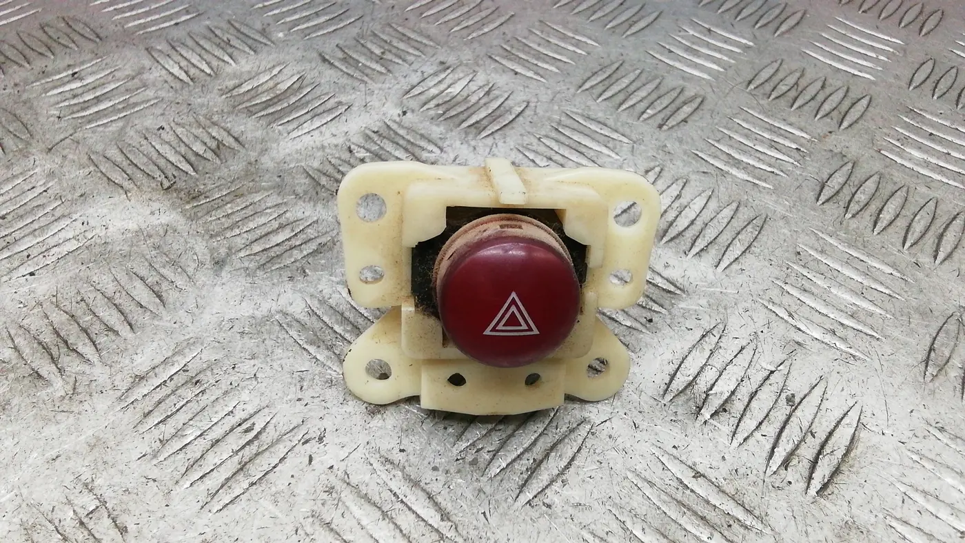 Кнопка  к Mitsubishi L200 2008