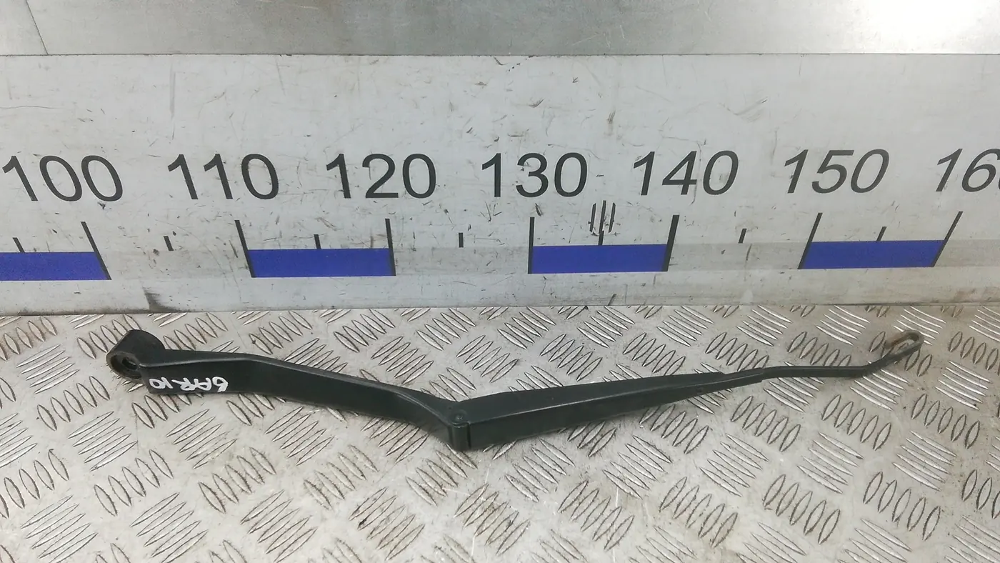 Щеткодержатель к Toyota RAV 4 2003