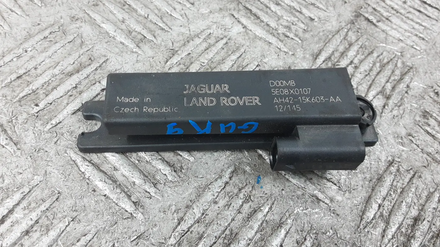 Антенна  к Land Rover Range Rover 2012