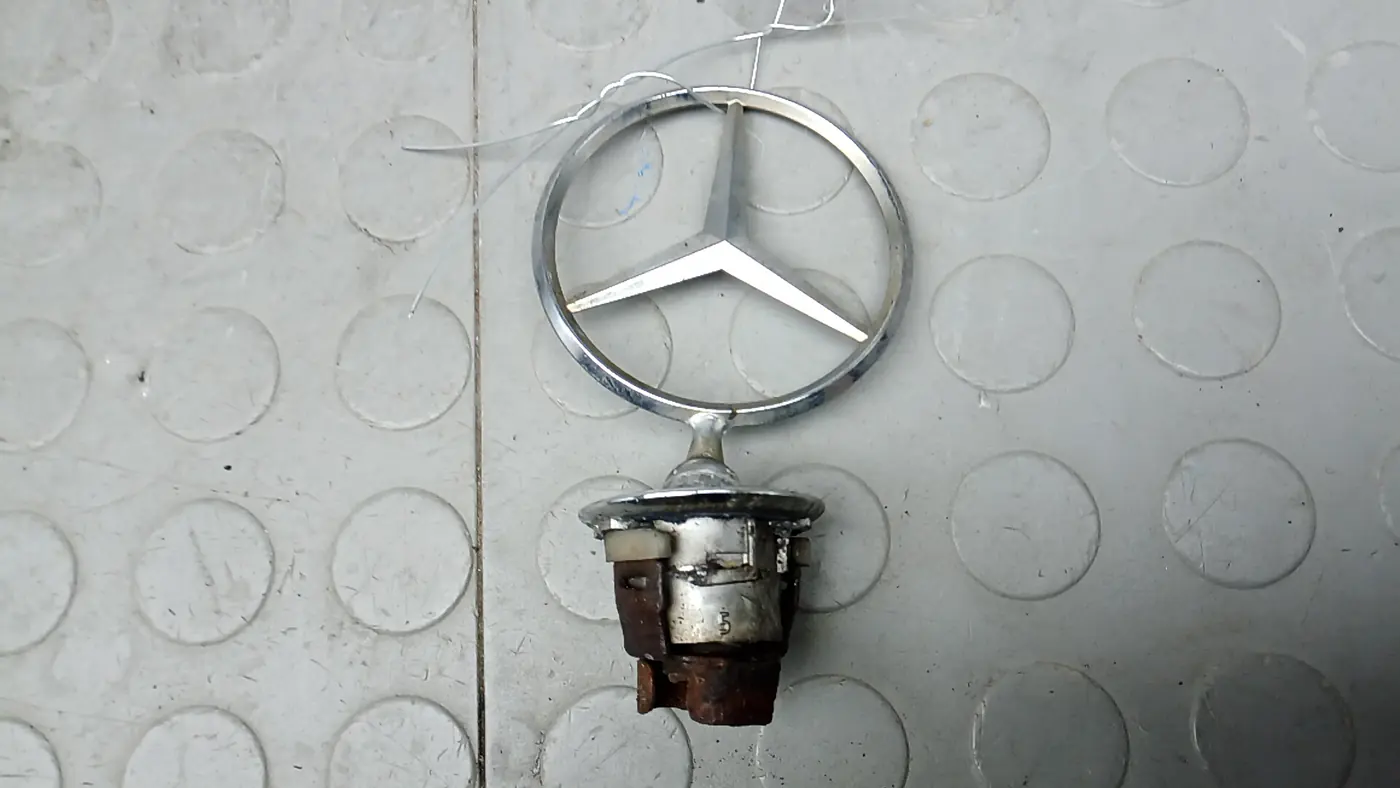 Эмблема к Mercedes-Benz E-klasse 2006