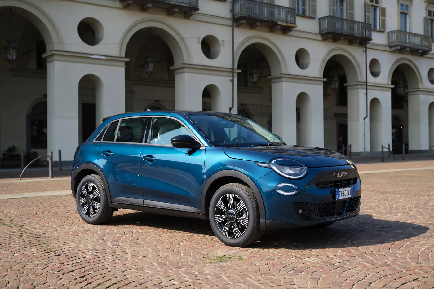 С модернизированным турбомотором и на механике: Fiat 600 получил новую версию