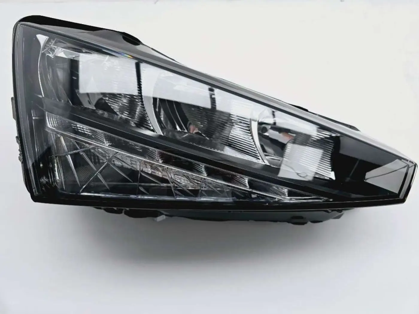 Фара правая к Skoda Rapid 2021