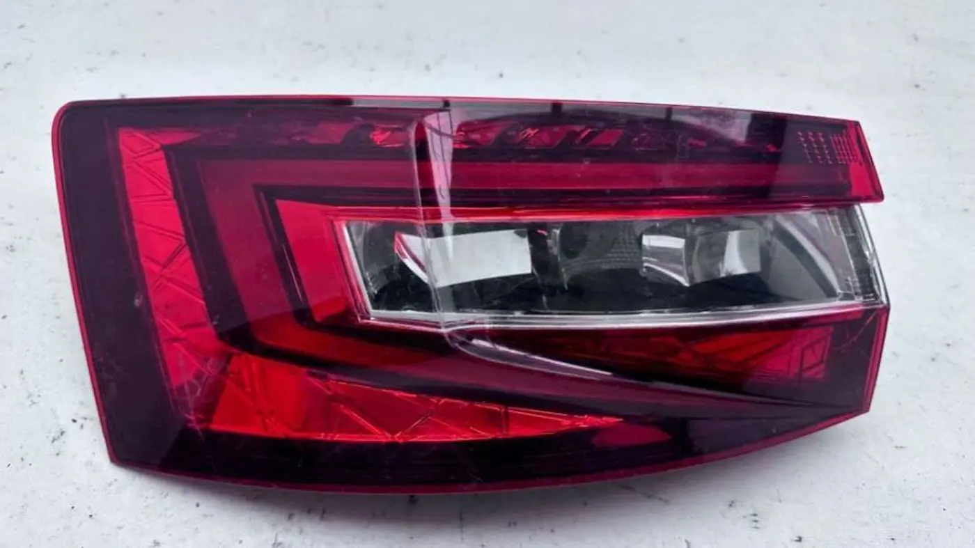 Фонарь задний левый к Skoda Superb 2017