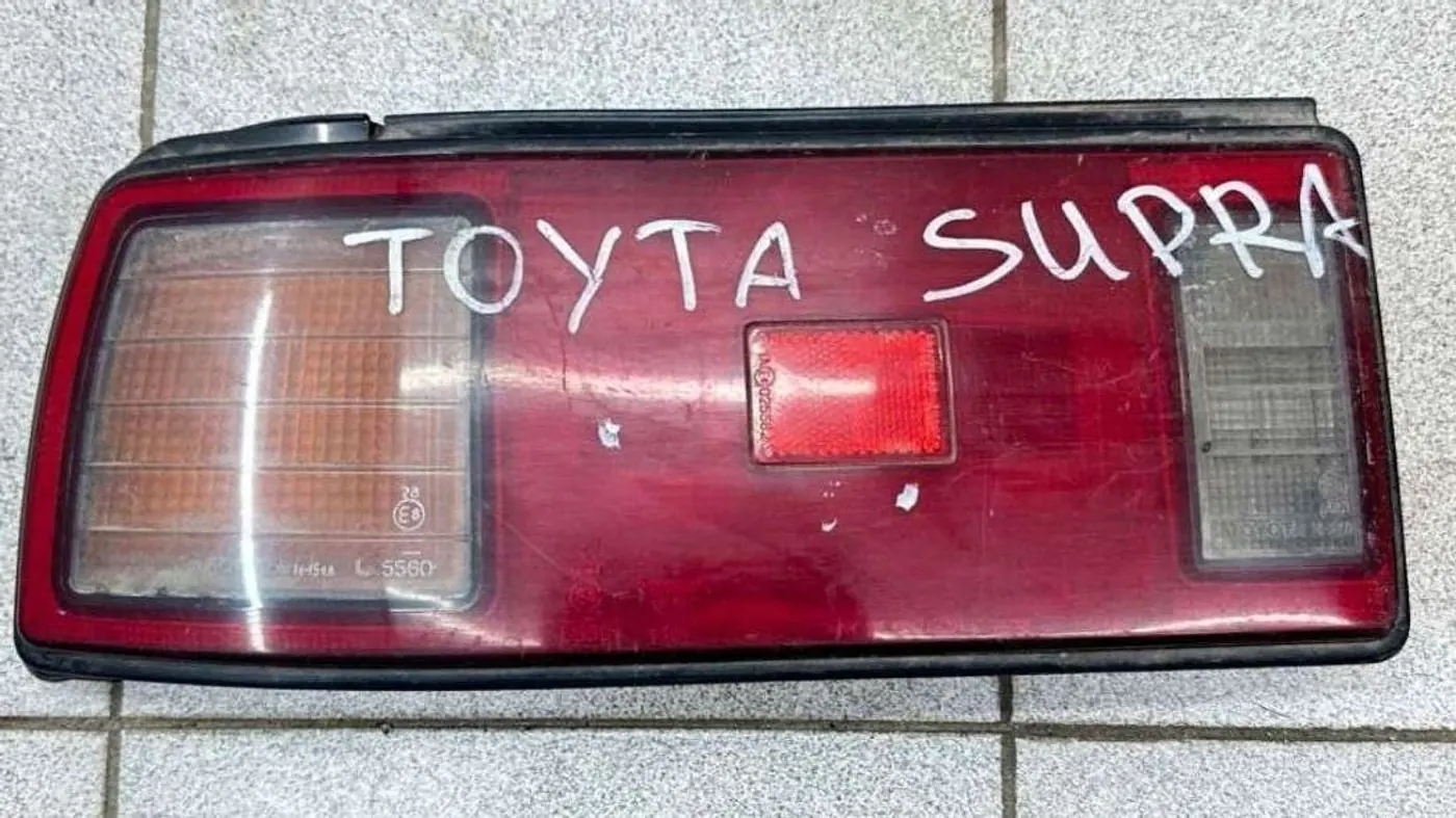 Фонарь задний левый к Toyota Mark II 1987