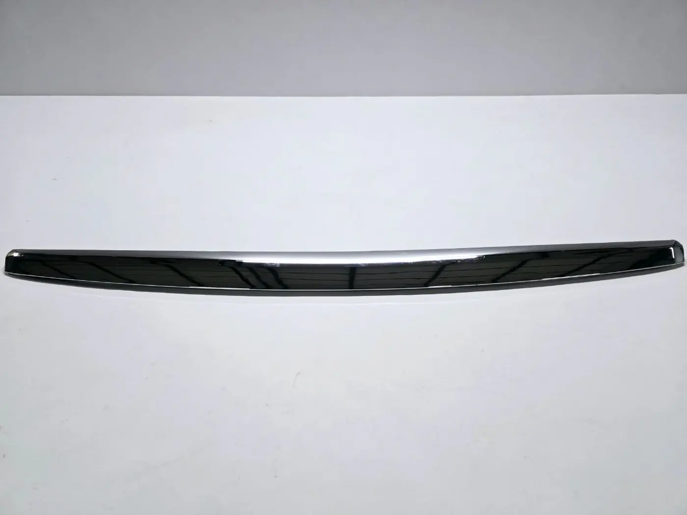 Молдинг капота к Nissan Almera 2018