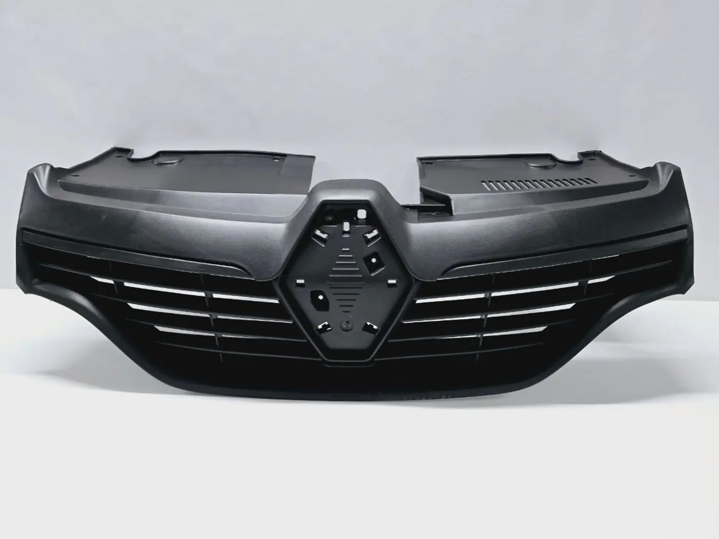 Решетка радиатора к Renault Logan 2016
