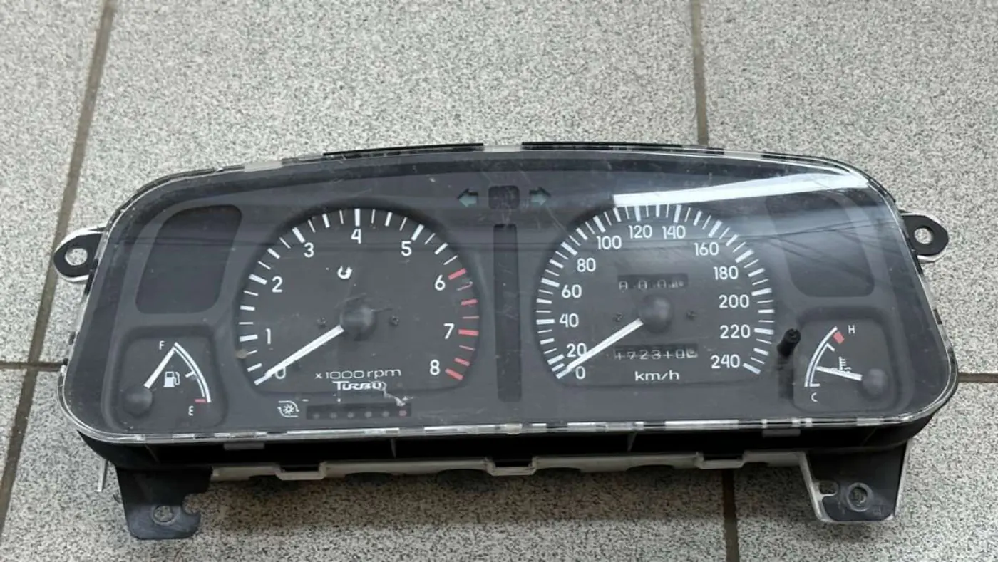 Щиток приборов (приборная панель) к Hyundai Scoupe 1995
