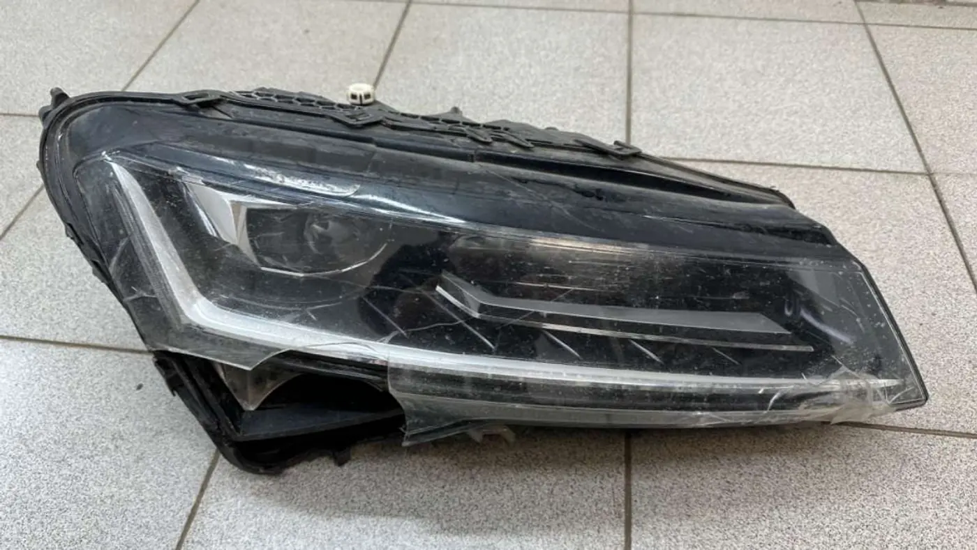 Фара правая к Skoda Superb 2021