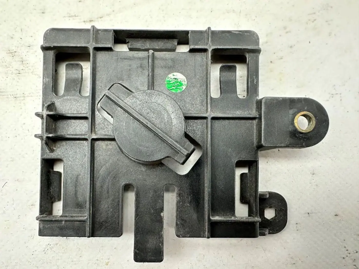 Кронштейн блока управления двигателем к Chevrolet Tahoe 2010