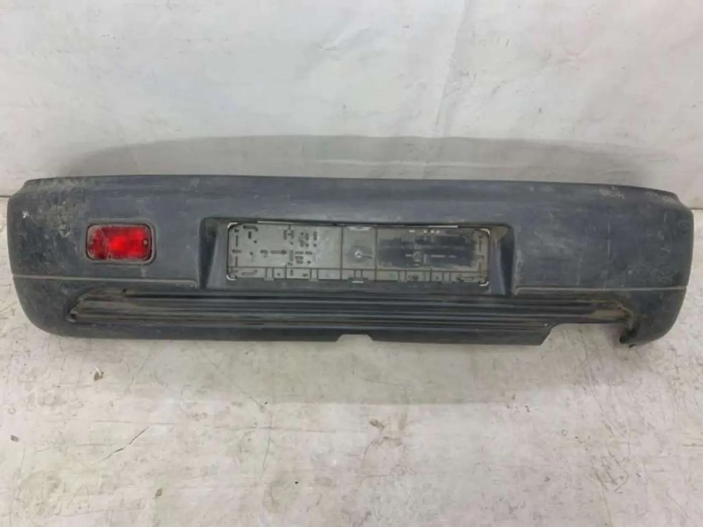 Бампер задний к Mitsubishi Colt 1990