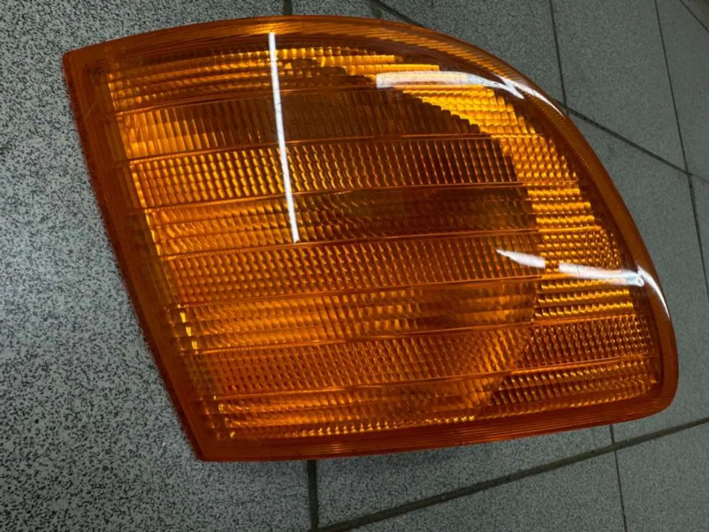 Поворотник правый к Mercedes-Benz Vito 2000