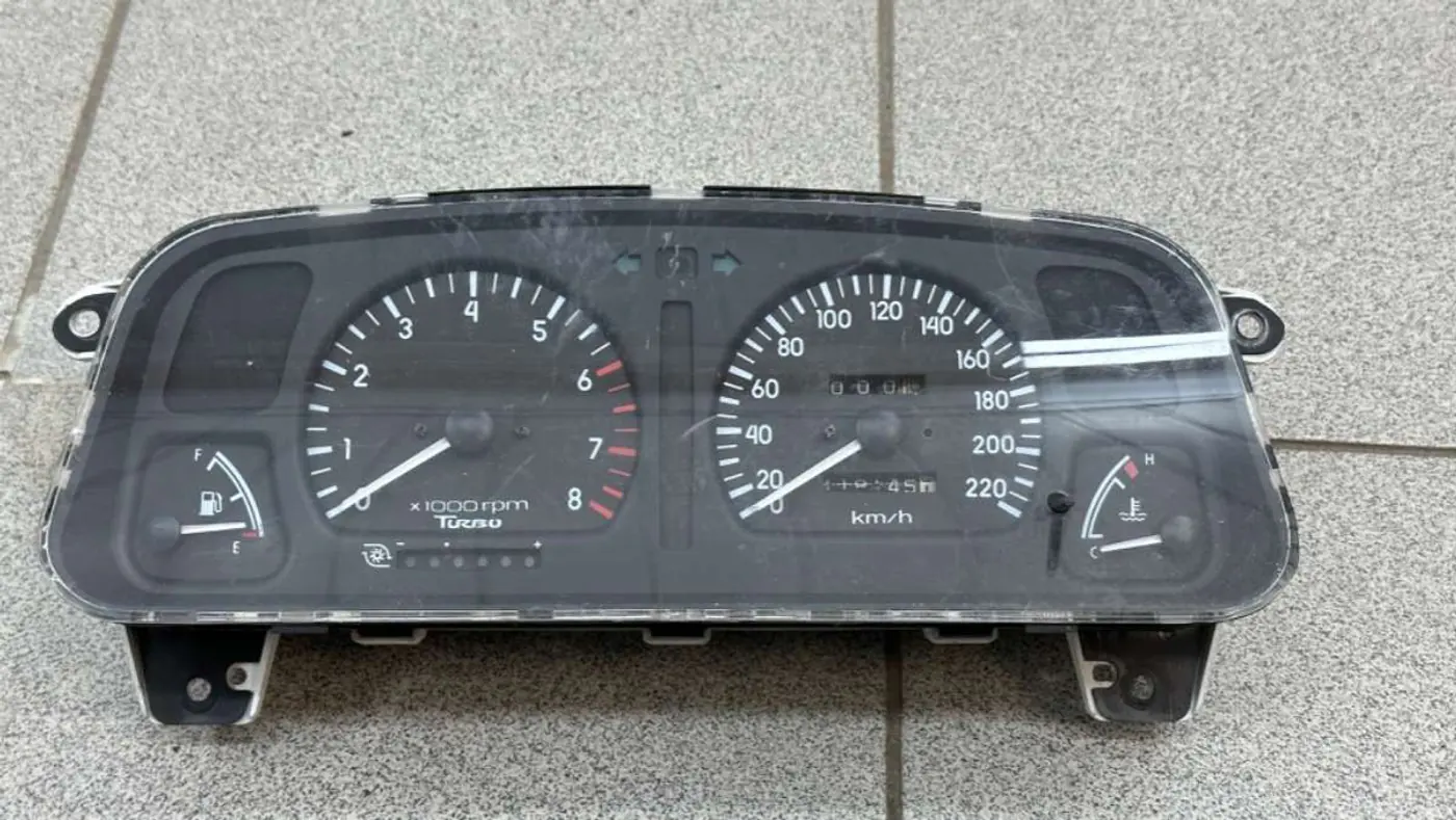 Щиток приборов (приборная панель) к Hyundai Scoupe 1994