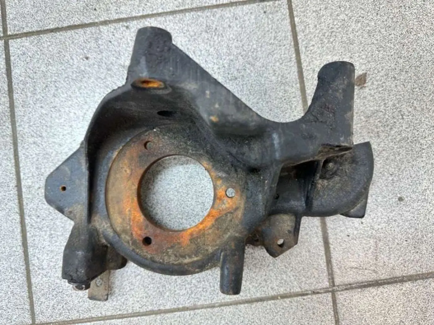 Крепление ТНВД к Peugeot  1994