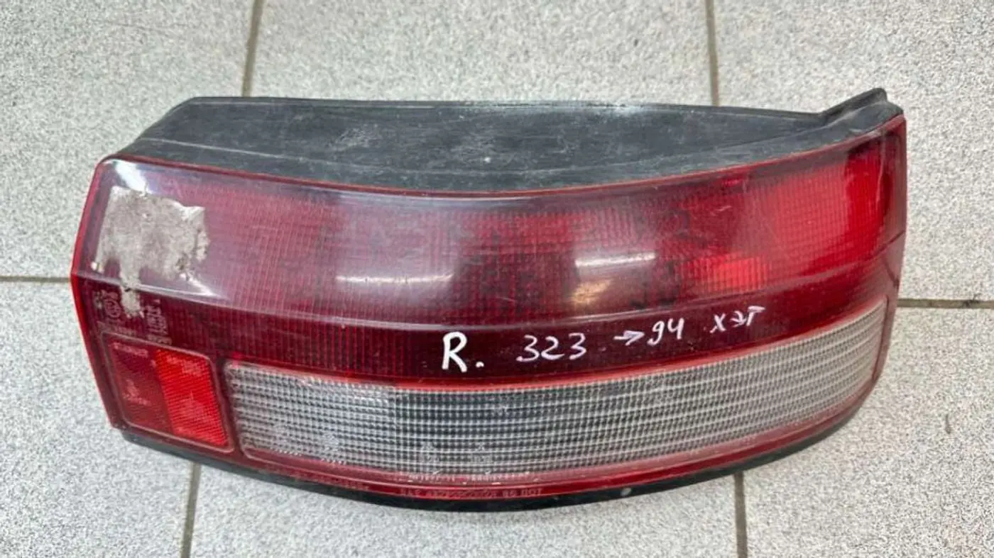 Фонарь задний правый к Mazda 323 1992