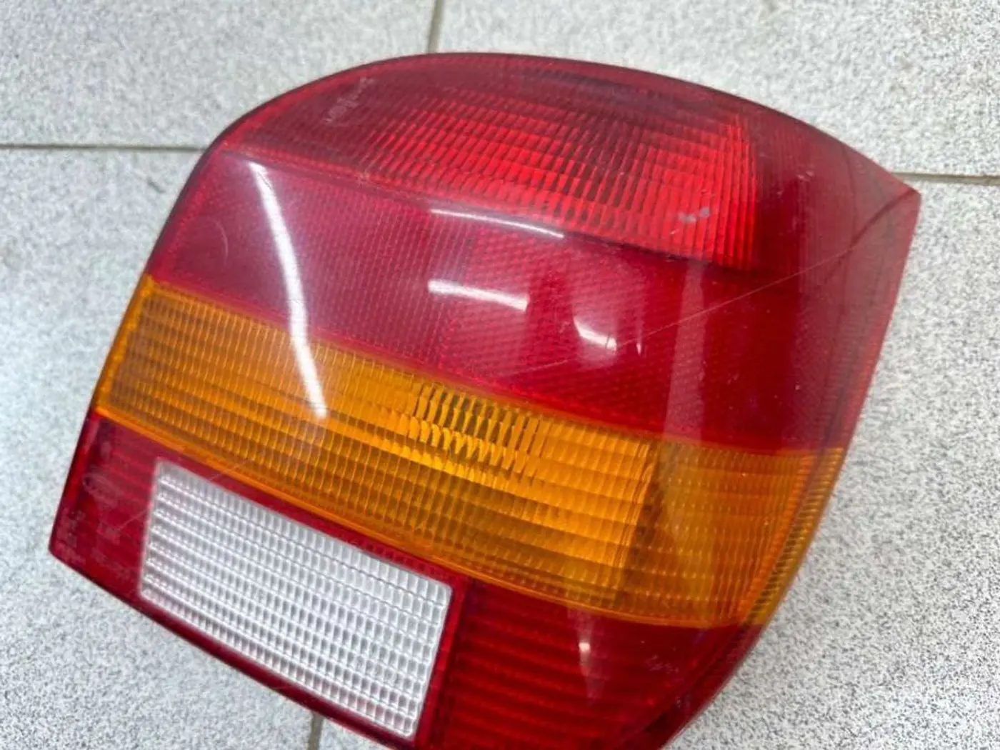 Фонарь задний правый к Ford Fiesta 1996