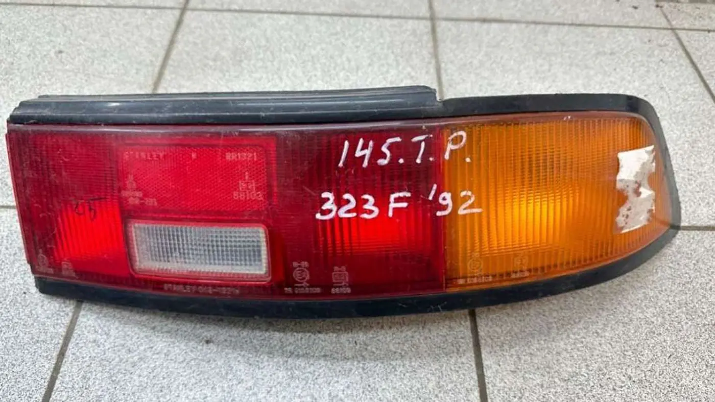 Фонарь задний правый к Mazda 323 1994