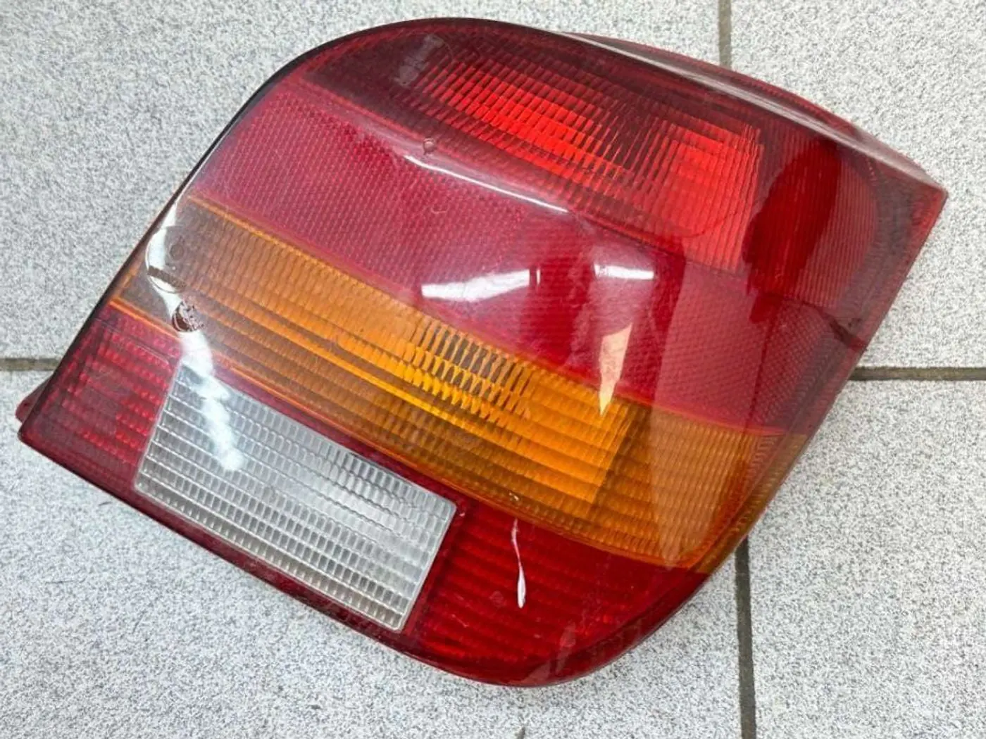 Фонарь задний правый к Ford Fiesta 1994