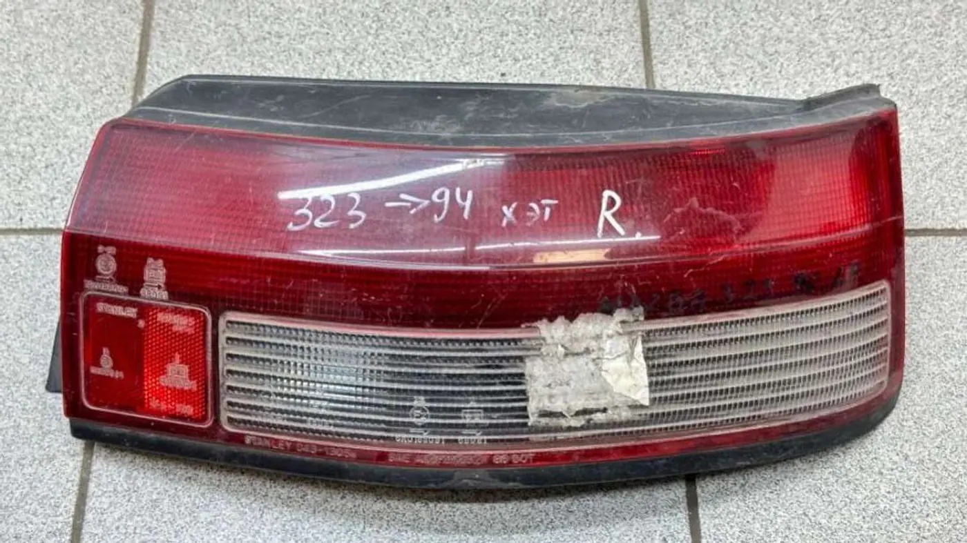 Фонарь задний правый к Mazda 323 1994