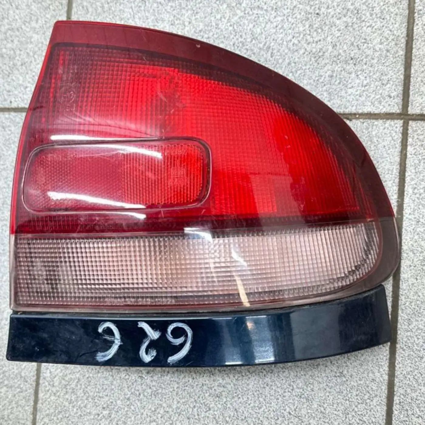 Фонарь задний левый к Mazda 626 1995