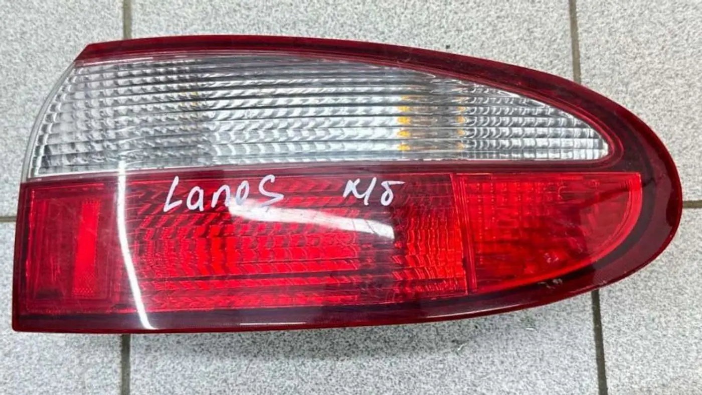 Фонарь задний правый к Daewoo Lanos 1999