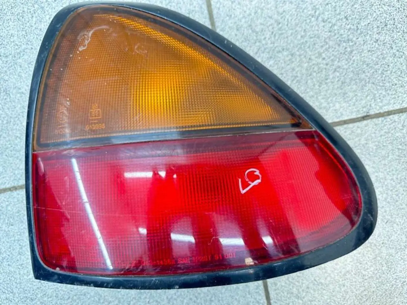Фонарь задний правый к Mazda 323 1997
