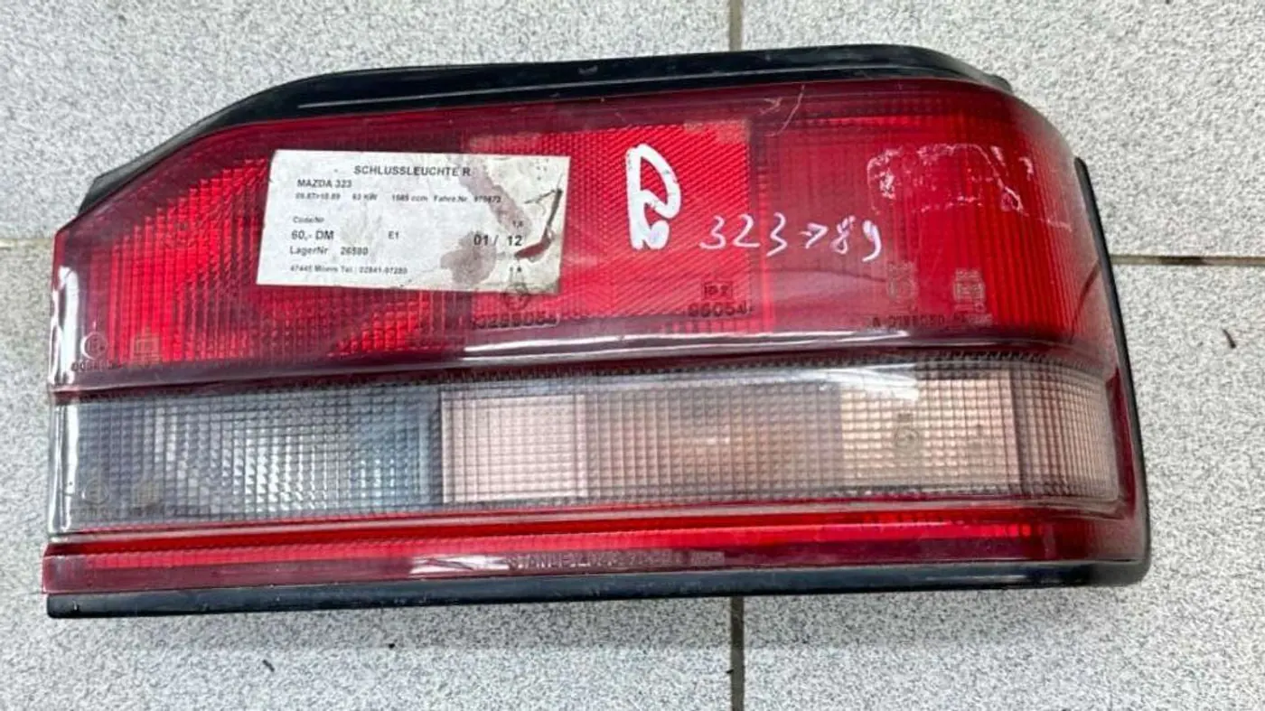 Фара правая к Mazda 323 1989