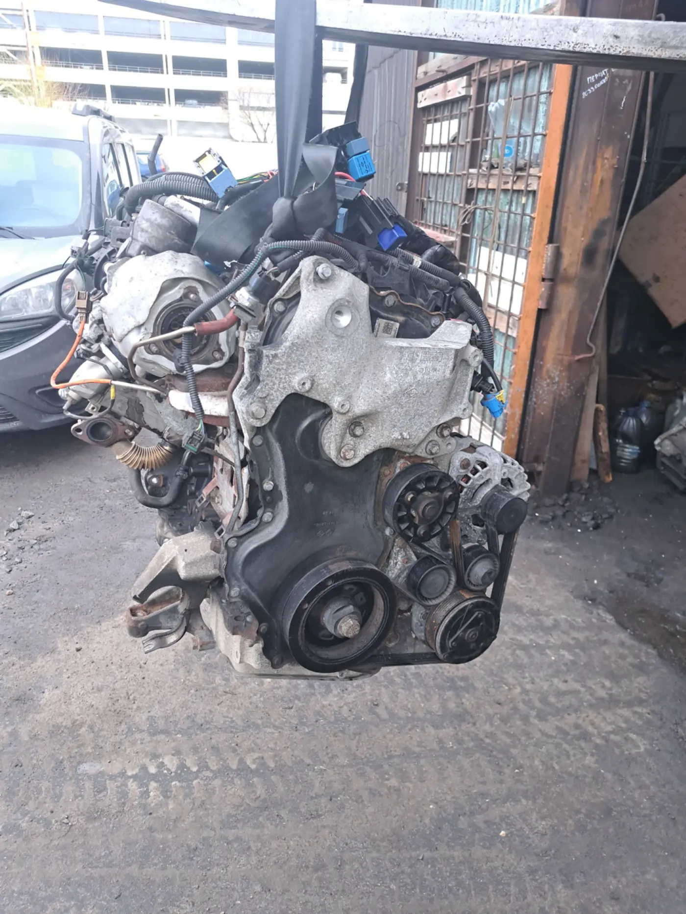 Двигатель к Renault Trafic 2016