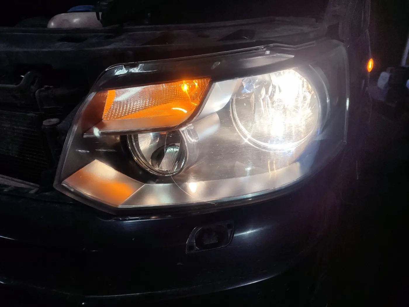 Фара левая к Volkswagen Multivan 2011