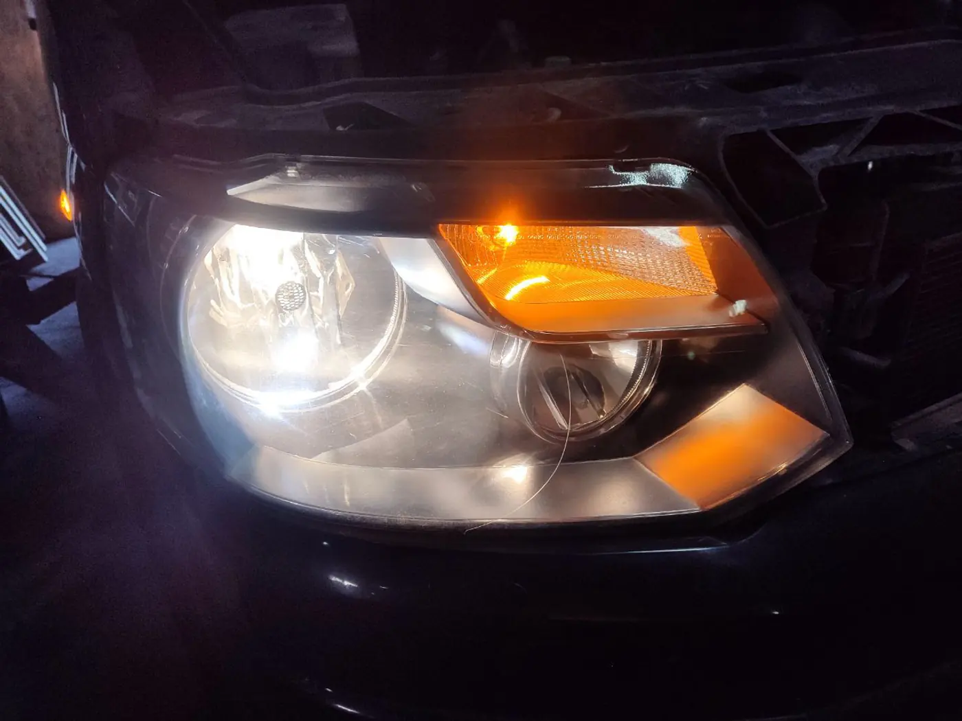 Фара правая к Volkswagen Caravelle 2011