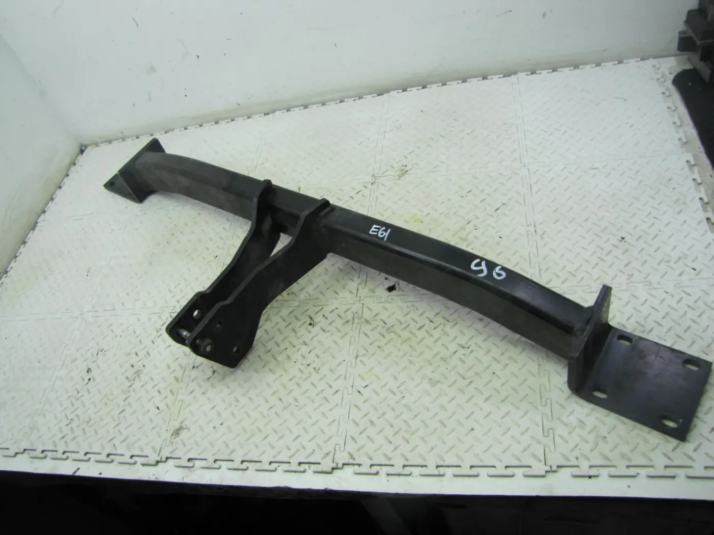 Прицепное устройство (фаркоп) к BMW 5 2006