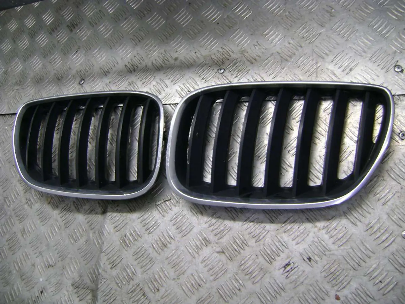 Решетка капота к BMW X5 2005